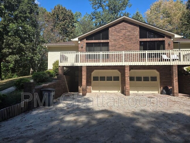 property at 3717 Crestview Pl
