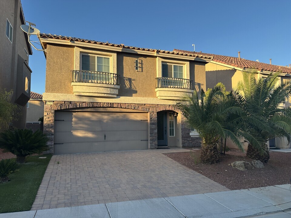 6752 Philharmonic Ave in Las Vegas, NV - Building Photo