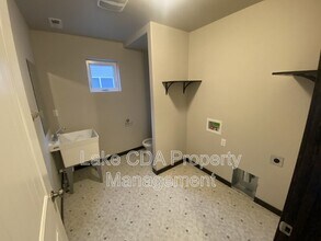 12397 N Cavanaugh Dr in Rathdrum, ID - Foto de edificio - Building Photo