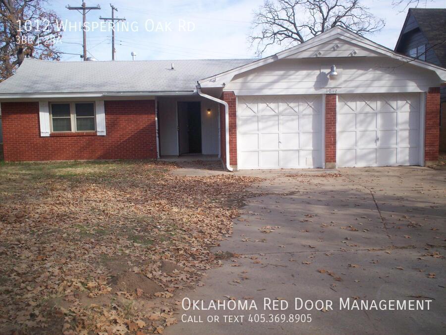 1012 Whispering Oak Rd in Oklahoma City, OK - Building Photo