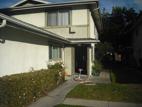 2612 Victoria Ave in Port Hueneme, CA - Building Photo - Building Photo