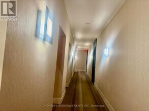 33 Charles St E in Toronto, ON - Building Photo - Building Photo