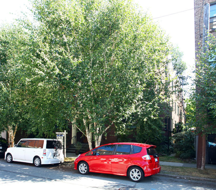 408 Bellevue Ave E in Seattle, WA - Foto de edificio