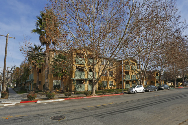 Palm Court Senior Apartments in San Jose, CA - Foto de edificio - Building Photo