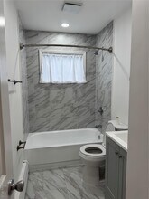 542 E Pine St in Long Beach, NY - Building Photo - Building Photo