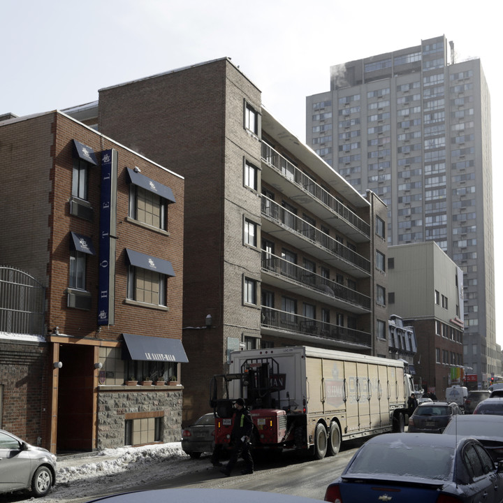 The Fort Crest in Montréal, QC - Building Photo