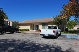 The Raintree Apartments in Birmingham, AL - Foto de edificio - Building Photo