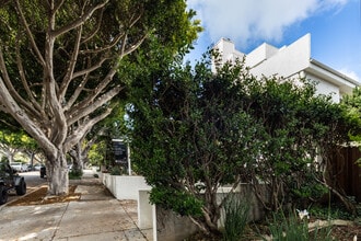 1139 Yale St in Santa Monica, CA - Foto de edificio - Building Photo