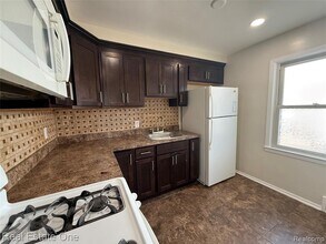 6991 Colonial St in Dearborn Heights, MI - Building Photo - Building Photo