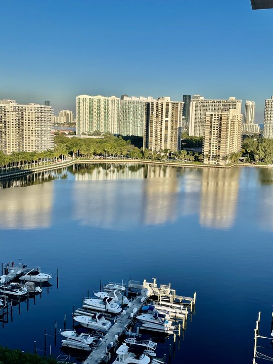 18041 Biscayne Blvd, Unit 1902 in Aventura, FL - Building Photo