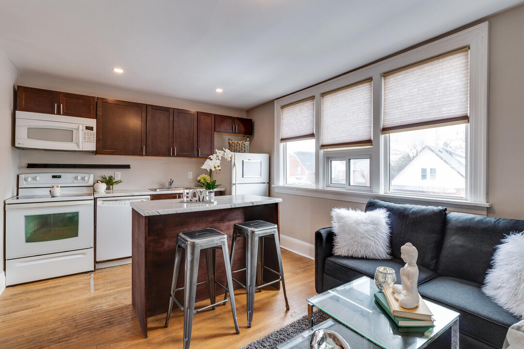 Very nice and clean 2 Bedroom Upper in cen in Oshawa, ON - Building Photo