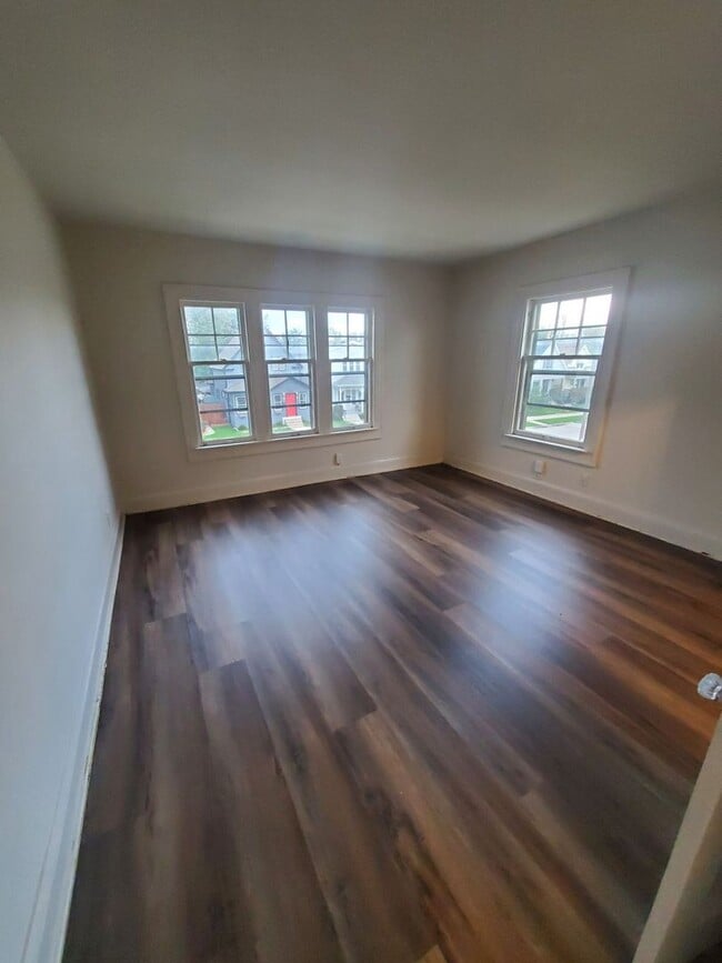 915 Minnesota Ave, Unit 6 in South Milwaukee, WI - Building Photo - Building Photo