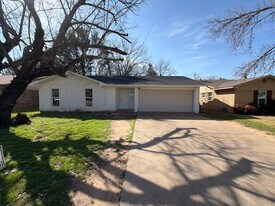 1825 Southstone Ln in Irving, TX - Building Photo