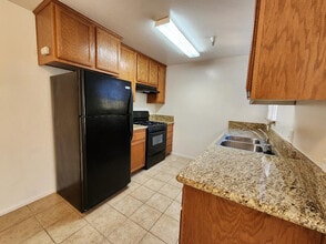 East Windmill Villa Apartments in Alpine, CA - Building Photo - Building Photo