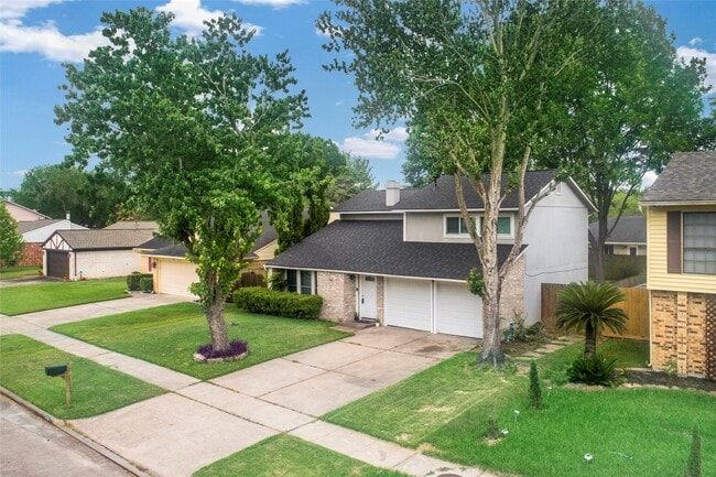 414 Redway Ln in Webster, TX - Building Photo - Building Photo