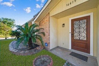 16419 Cairnway Dr in Houston, TX - Building Photo - Building Photo