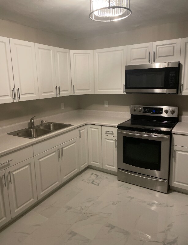 121 San Remo Blvd in North Lauderdale, FL - Building Photo - Building Photo