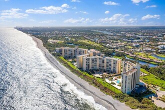 300 Ocean Trail Way, Unit 403 in Jupiter, FL - Foto de edificio - Building Photo