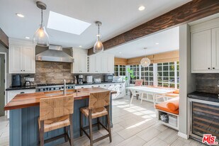 12413 Beatrice St in Los Angeles, CA - Building Photo