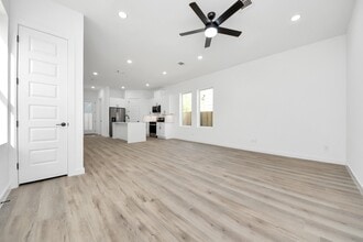 7935 Sunnyhill St in Houston, TX - Building Photo - Building Photo