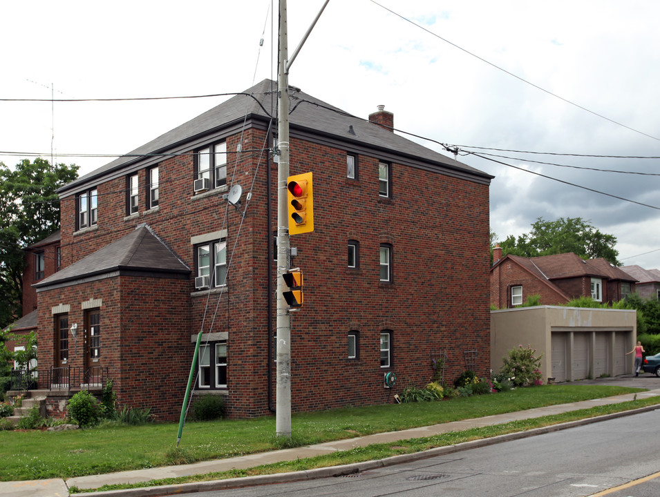 878 Millwood Rd in Toronto, ON - Building Photo