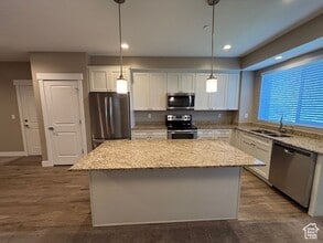 1225 Wolf Hollow Ln in Salt Lake City, UT - Building Photo - Building Photo