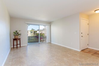 432 Edgehill Ln, Unit 23 in Oceanside, CA - Building Photo - Building Photo