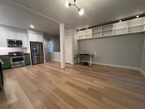 414 Malden Ave E in Seattle, WA - Building Photo - Building Photo