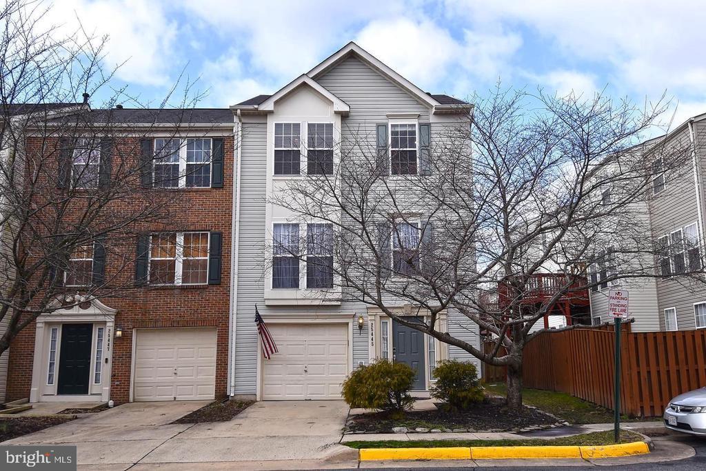 25445 Carberry Dr in Chantilly, VA - Building Photo