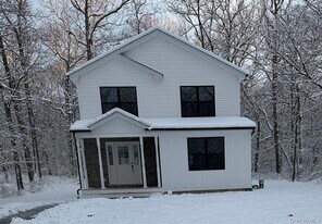 134 Cedar Ln in Medford, NY - Building Photo