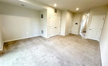 502 River Crest Way in Fredericksburg, VA - Building Photo - Building Photo