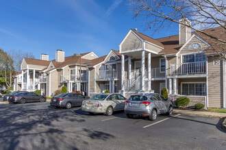 The Village at Linwood in Linwood, NJ - Foto de edificio - Building Photo