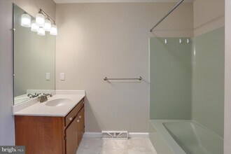 1515 Woodcrest Cir in Harrisburg, PA - Building Photo - Building Photo