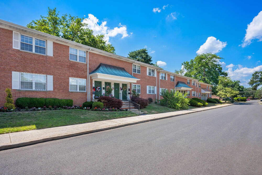 Glenwood Apartments in Old Bridge, NJ - Building Photo