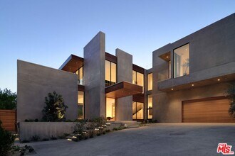 10901 Chalon Rd in Los Angeles, CA - Building Photo - Building Photo