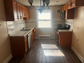 8009 Rodney St in Philadelphia, PA - Building Photo - Building Photo