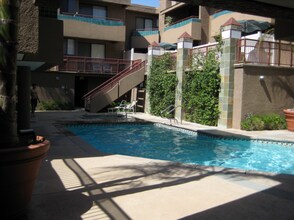 19009 Sherman Way in Los Angeles, CA - Building Photo - Building Photo