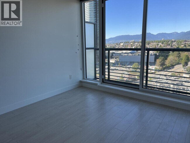 4720 Lougheed Hwy. in Burnaby, BC - Building Photo - Building Photo