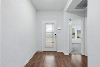 6413 Windsor Ln in Krugerville, TX - Foto de edificio - Building Photo