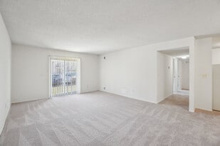 Bridgewood Apartments in Flat Rock, MI - Building Photo