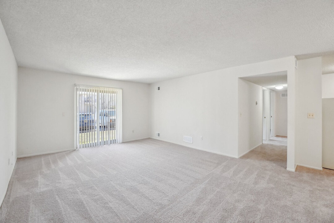 Bridgewood Apartments in Flat Rock, MI - Building Photo