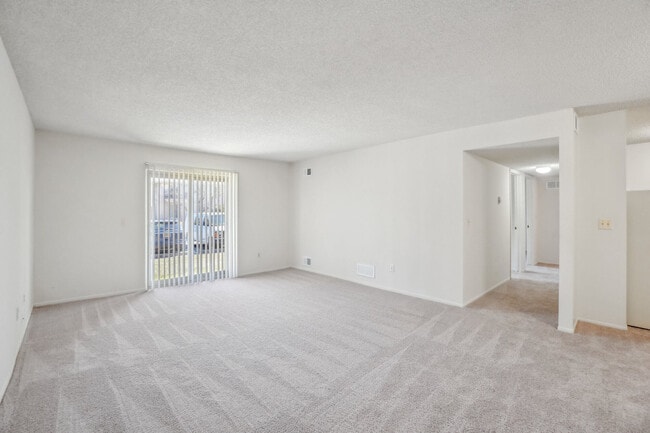 Bridgewood Apartments in Flat Rock, MI - Building Photo - Building Photo