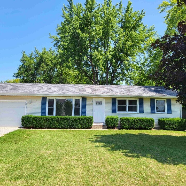 547 Maiden Ln in St. Joseph, MI - Building Photo