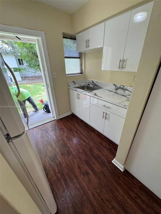 844 NW 18th Ave in Fort Lauderdale, FL - Building Photo