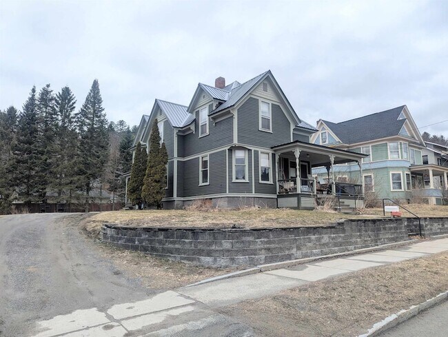 417 Cliff St in St Johnsbury, VT - Building Photo - Building Photo