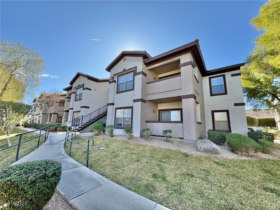 45 Maleena Mesa St in Henderson, NV - Foto de edificio