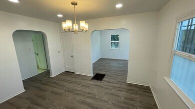 8856 Guthrie Ave in Los Angeles, CA - Foto de edificio - Building Photo