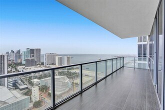 1100 Biscayne Blvd in Miami, FL - Building Photo - Building Photo