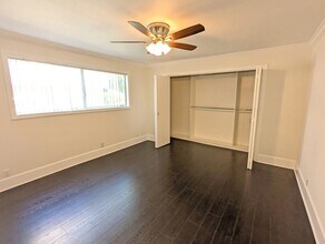 1335 S Carmelina Ave, Unit 101 in Los Angeles, CA - Foto de edificio - Building Photo