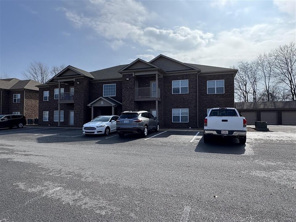 344 Apartments in Bowling Green, KY - Building Photo